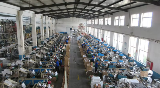 Weifanghongcheng New MATERIALS Co., Ltd. linea di produzione in fabbrica