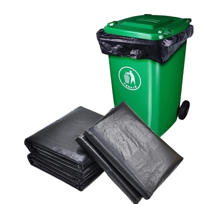 Grandi sacchetti di plastica per la pulizia degli alberghi e la manutenzione dei beni