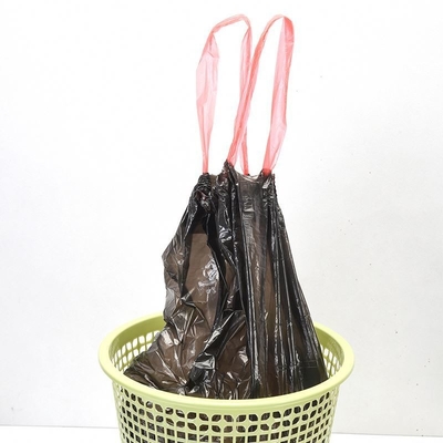 Sacchetti per rifiuti in plastica per uso domestico con fili di trazione su rotolo con materiale HDPE/LDPE/LLDPE