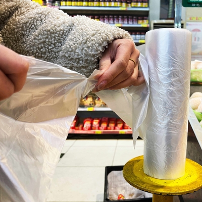 Sacchetti di imballaggio alimentare in plastica HDPE a colori personalizzati Sacchetti a rotoli con spessore personalizzato