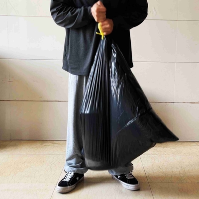 Imballaggio alimentare reso facile con questo sacchetto della spazzatura a corda durabile e portatile