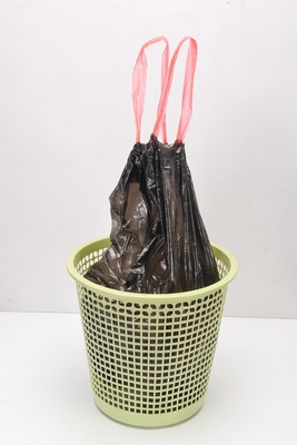 Sacchetti della spazzatura con corda di trazione in plastica HDPE
